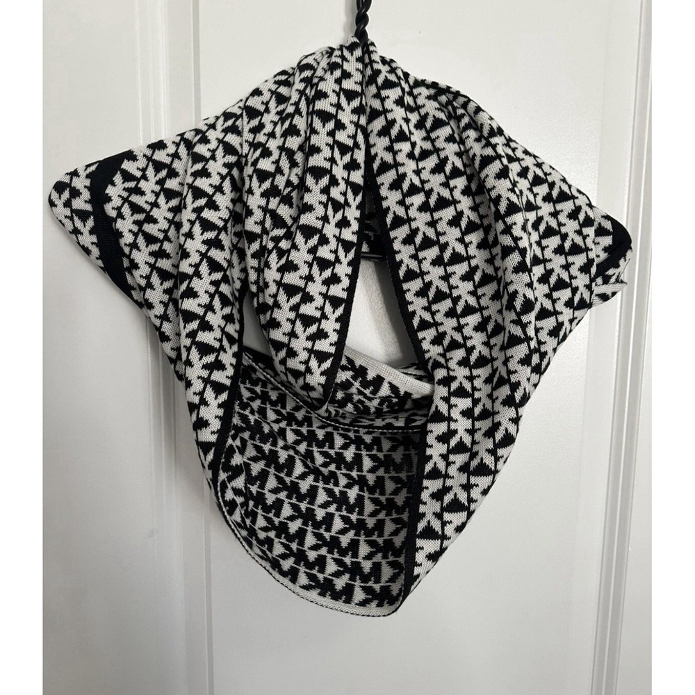 NWT Michael Kors Women's MK Logo Infinity Loop Scarf Black White Size 0/S